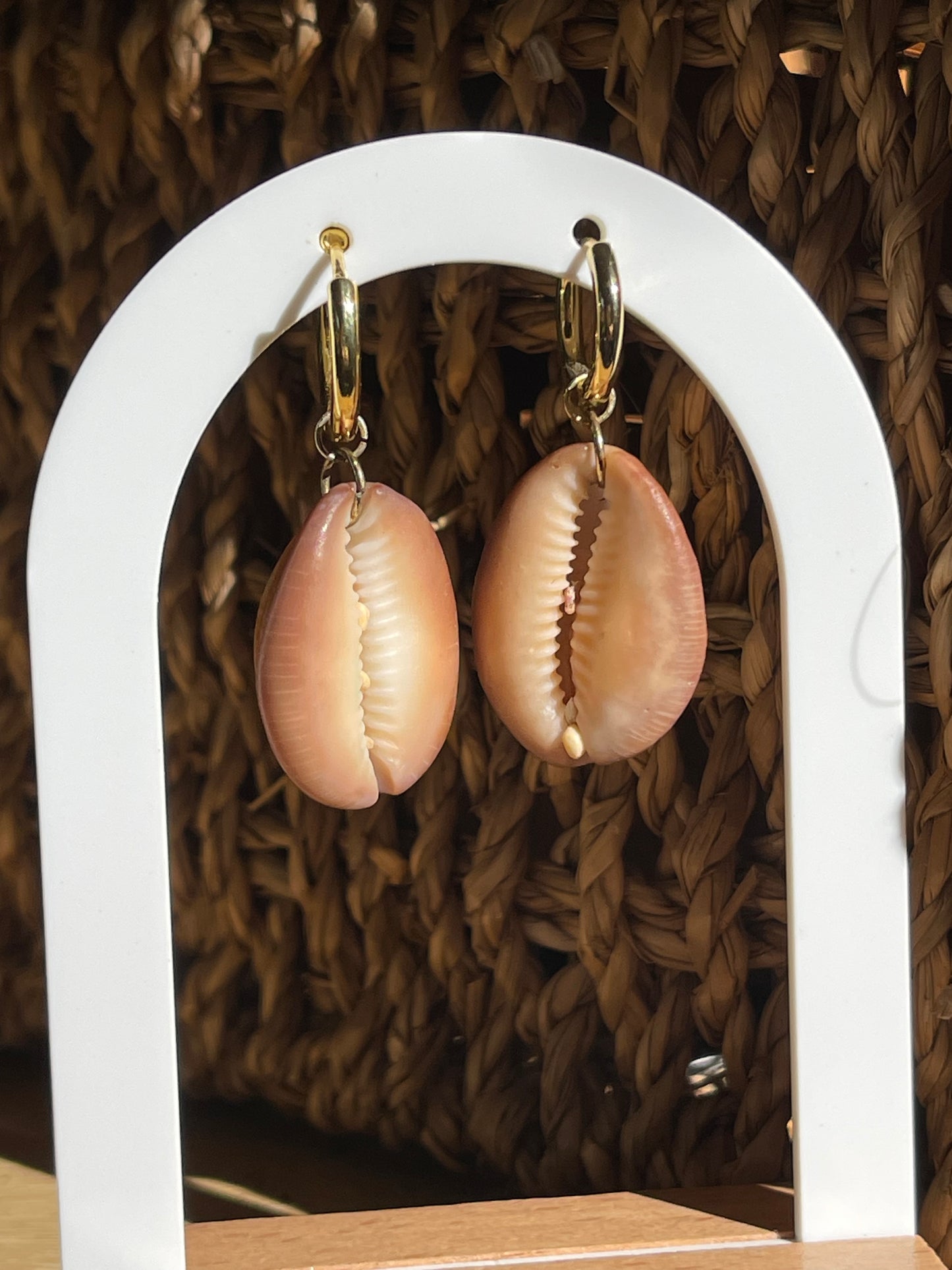 cowrie huggies