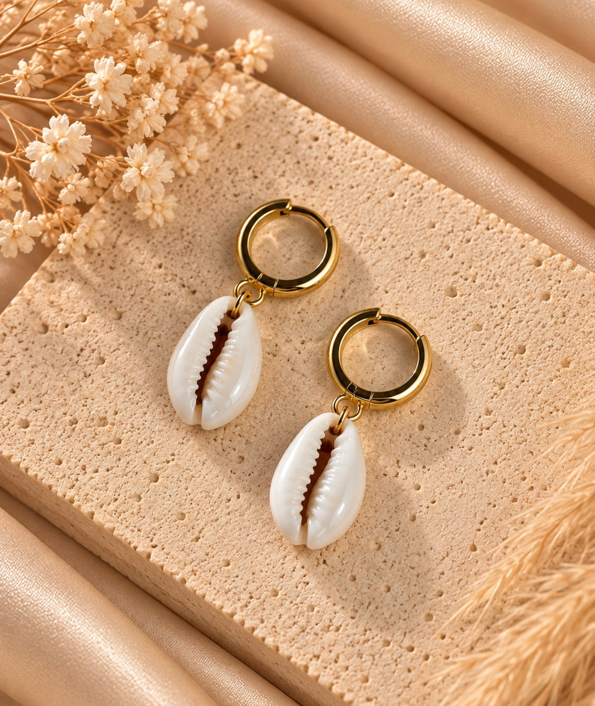 cowrie huggies