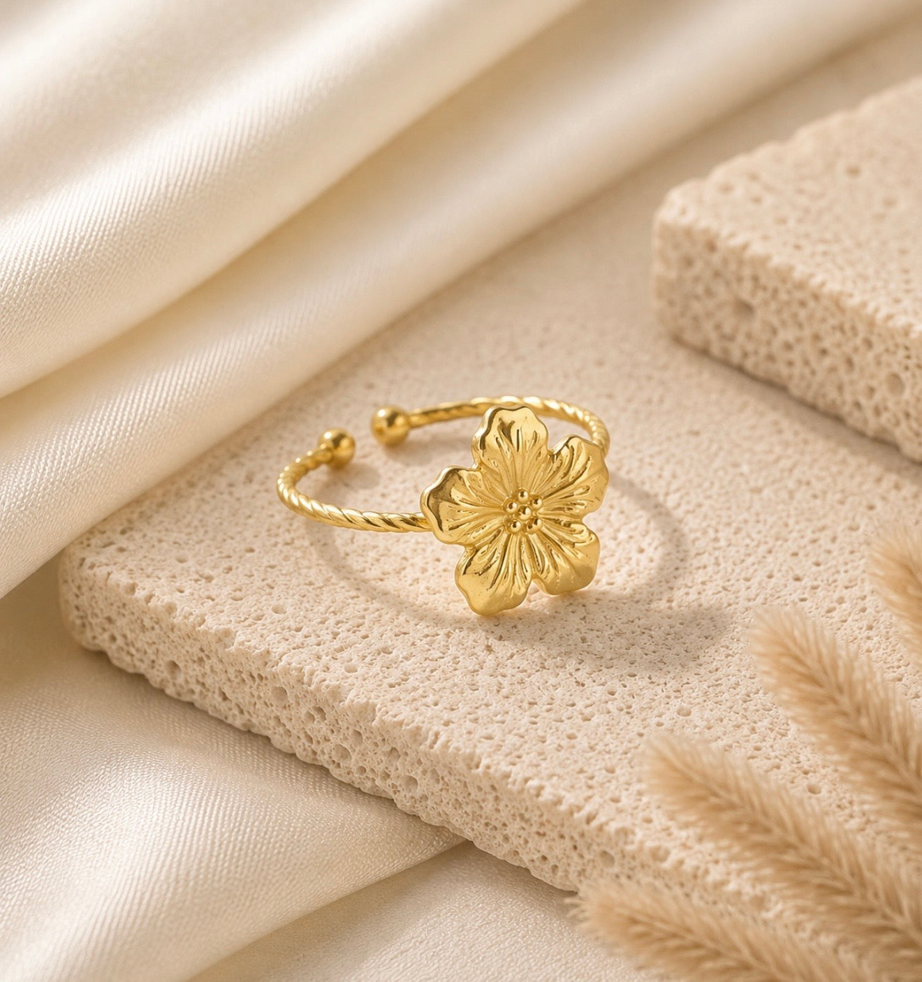 dainty hibiscus ring
