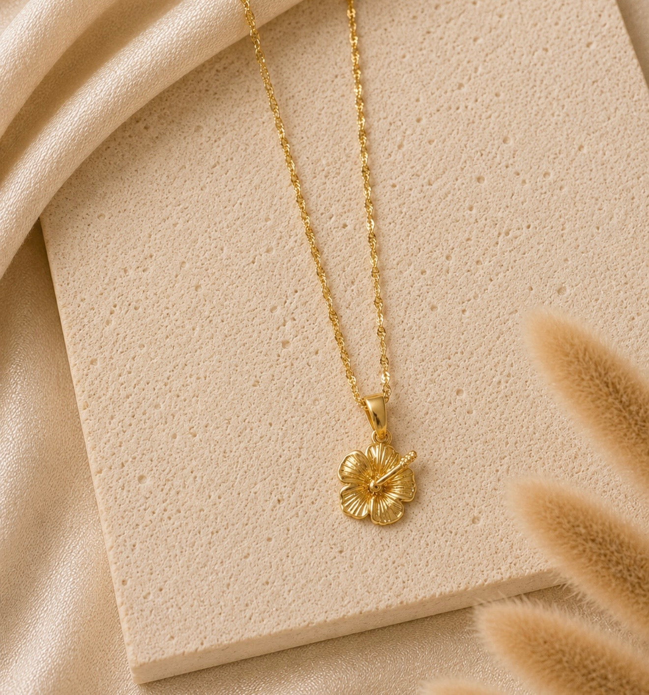 dainty hibiscus necklace