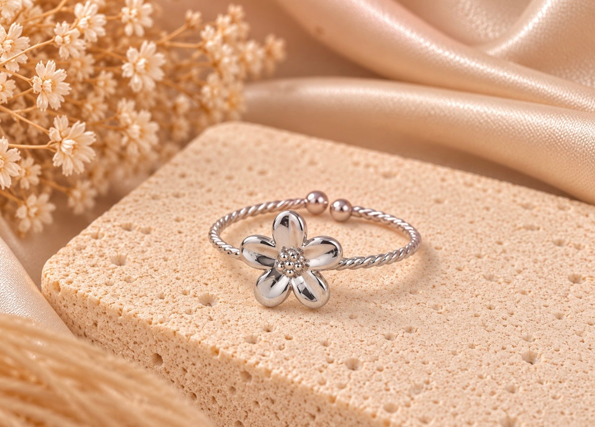 miss daisy ring silver