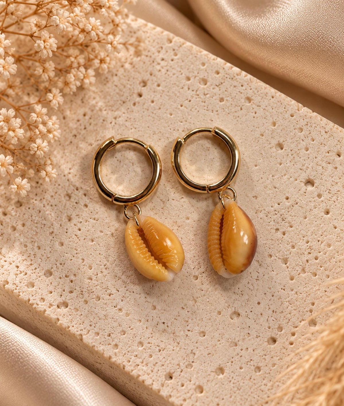 honey cowrie huggies