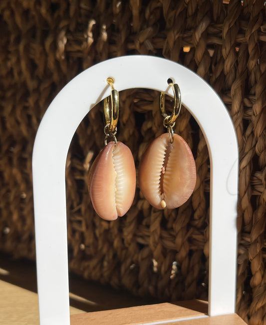 cowrie huggies
