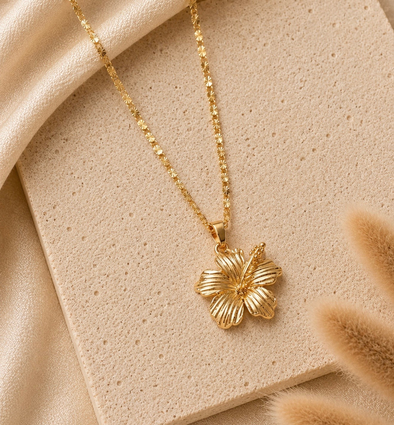 hibiscus dream necklace