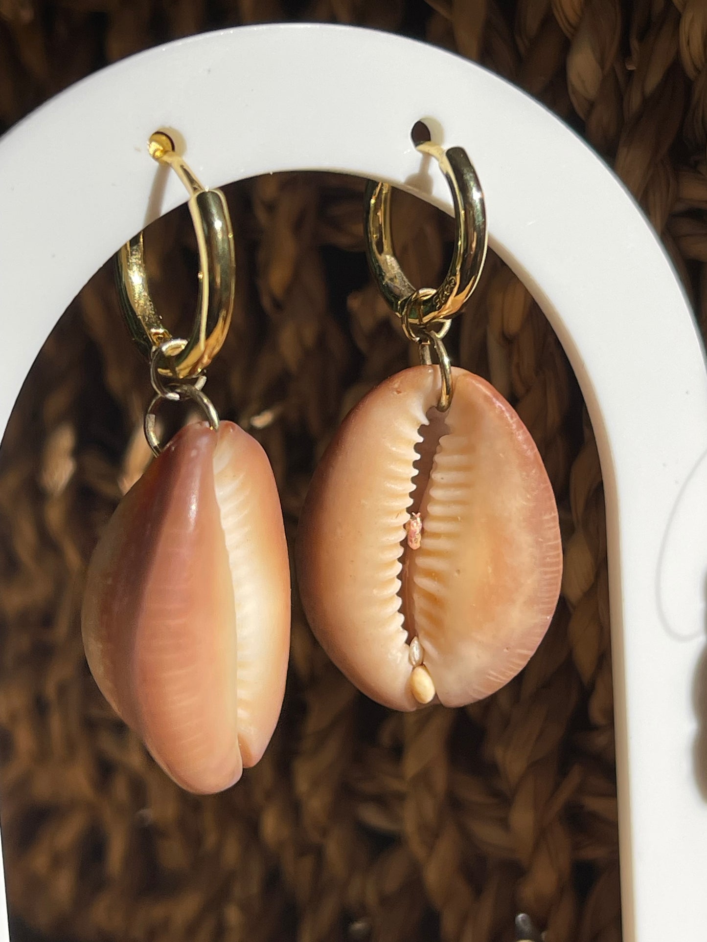 cowrie huggies