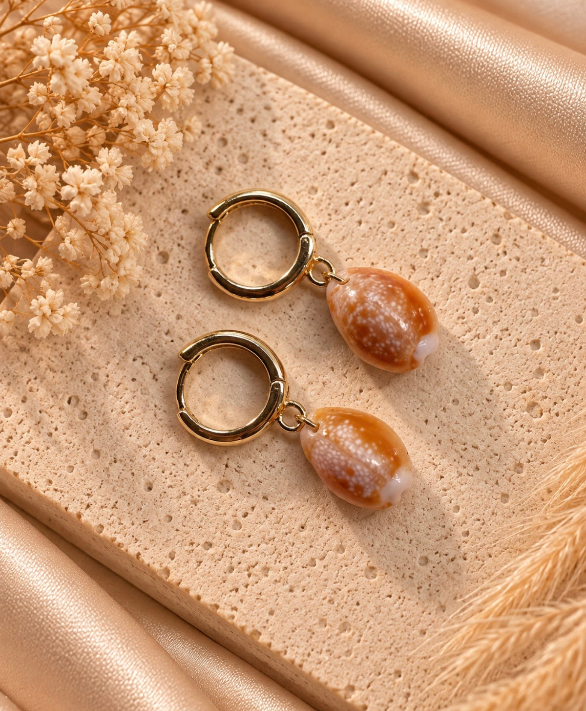 honey cowrie huggies