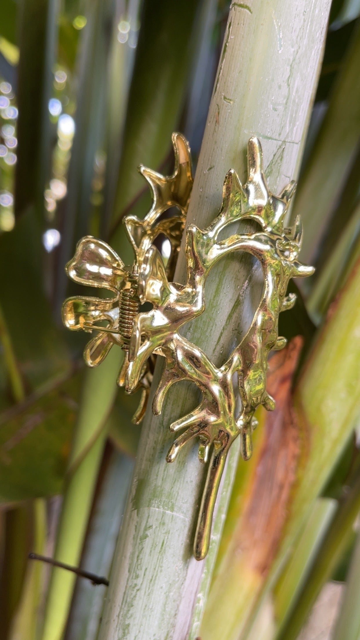 golden conch clip