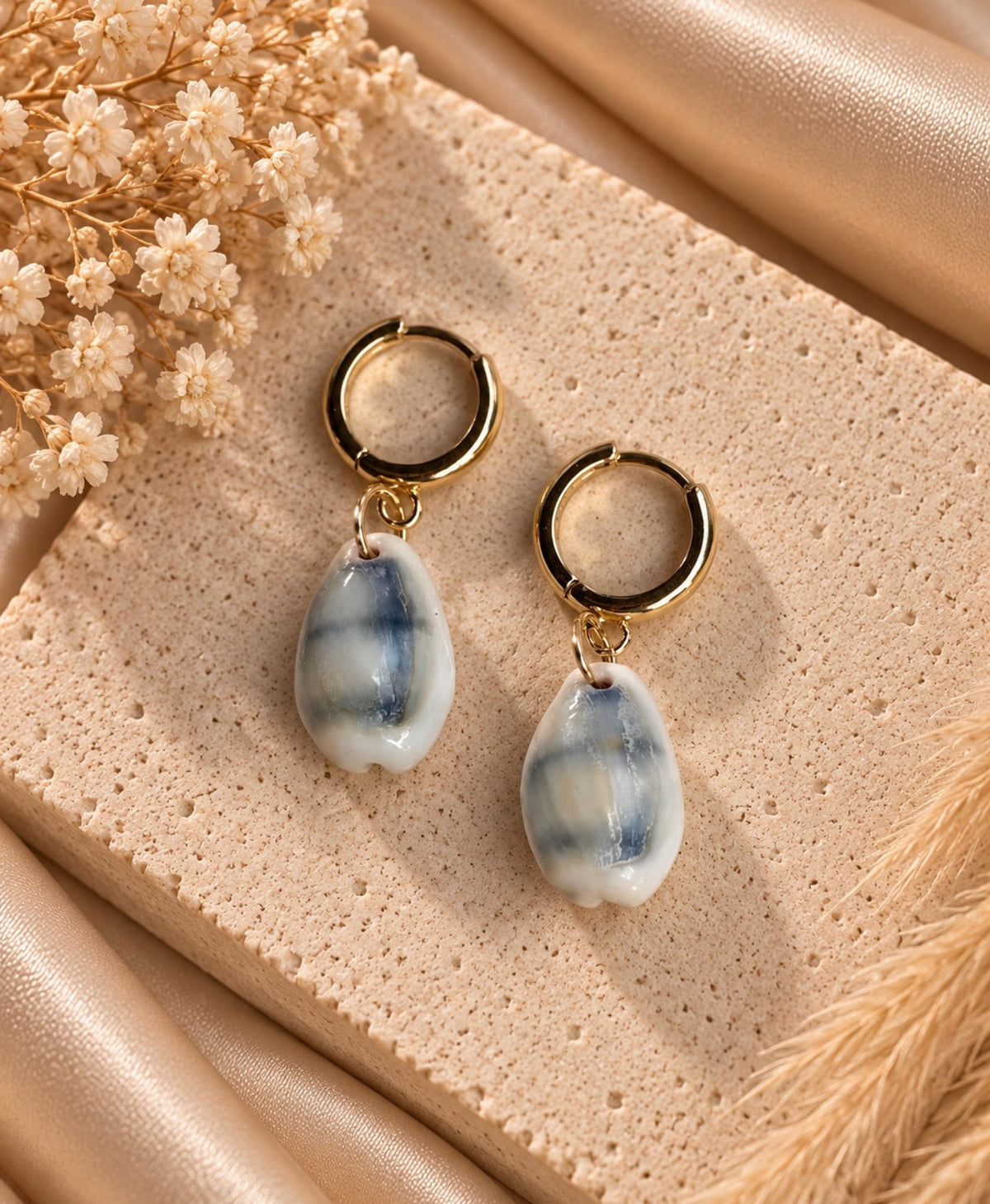 cowrie huggies