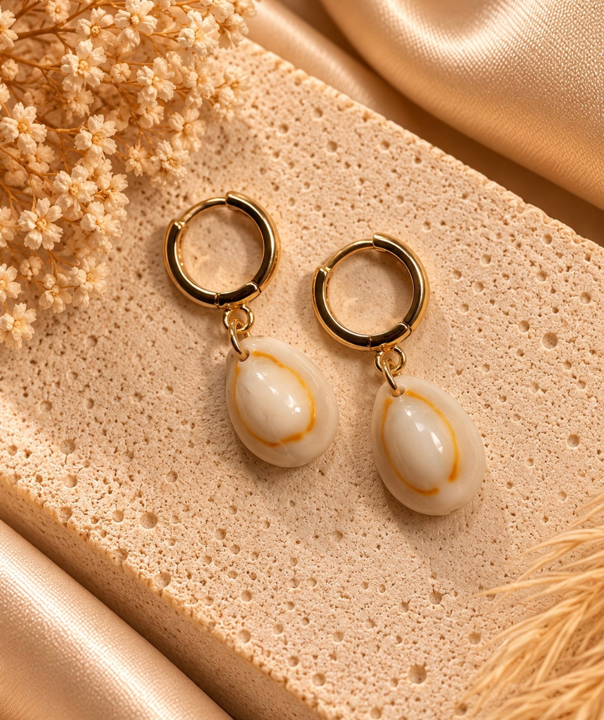 ring gold cowrie huggies